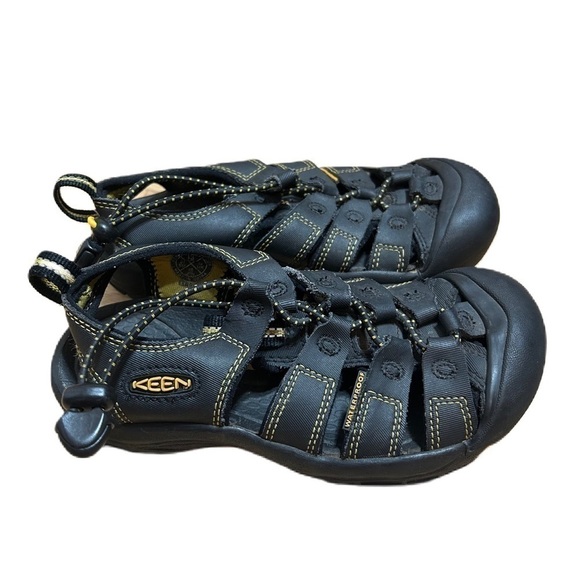 Keen Sandals Sz 13 Kids Black Yellow Outdoors Caged Closed Toe - Picture 1 of 8